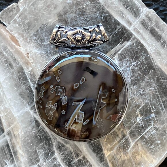 Round Stick Agate Letter F Scene Stone Crystal Jewelry Pendant - Picture 7 of 9